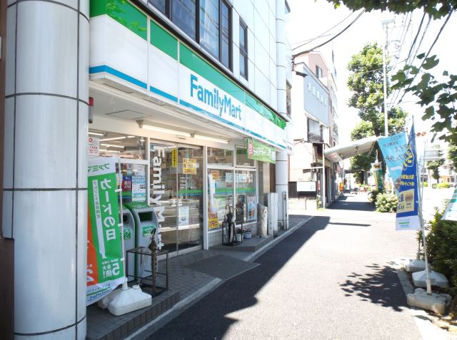 コンビニ　ファミリーマート（コンビニ）まで320m