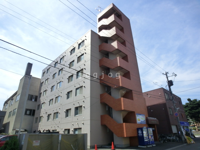 藤井ビル北１４条の建物外観