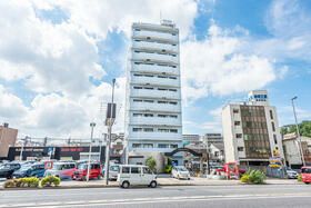 【横浜市神奈川区子安通のマンションの建物外観】