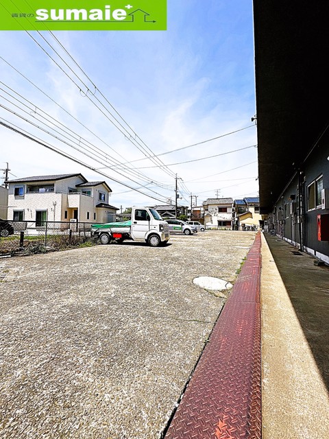 【和歌山市粟のアパートの駐車場】