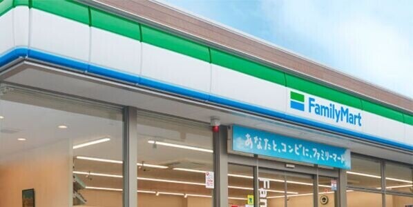 コンビニ　ファミリーマート川辺両添店（コンビニ）まで974m