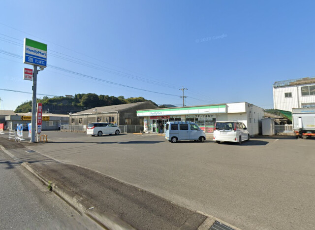 コンビニ　ファミリーマート川辺両添店（コンビニ）まで963m