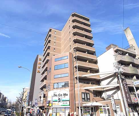 【京都市上京区飛鳥井町のマンションの建物外観】