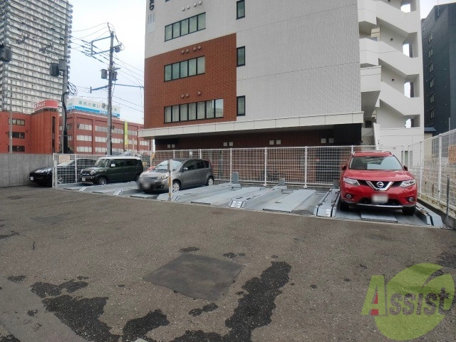 【LEONE中島公園の駐車場】