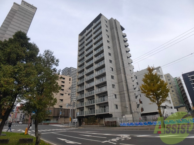 LEONE中島公園の建物外観