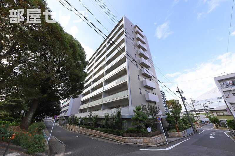 プライムメゾン萱場公園の建物外観