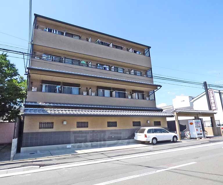 京都市上京区新白水丸町のマンションの建物外観