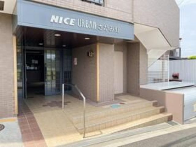 【綾瀬市大上のマンションのエントランス】