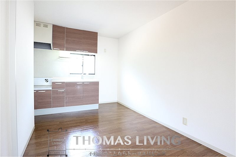 居室・リビング　キッチンには窓もついているリビングです。