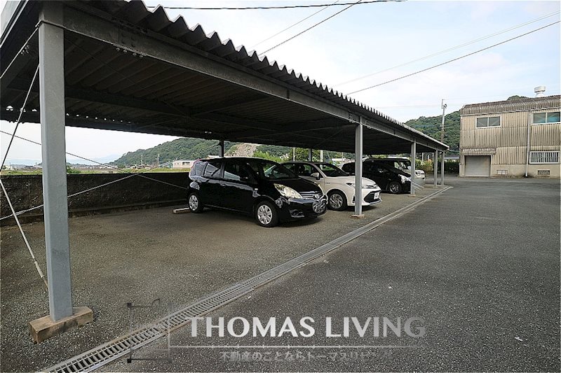 駐車場　嬉しい屋根有駐車場も御座いますよ♪