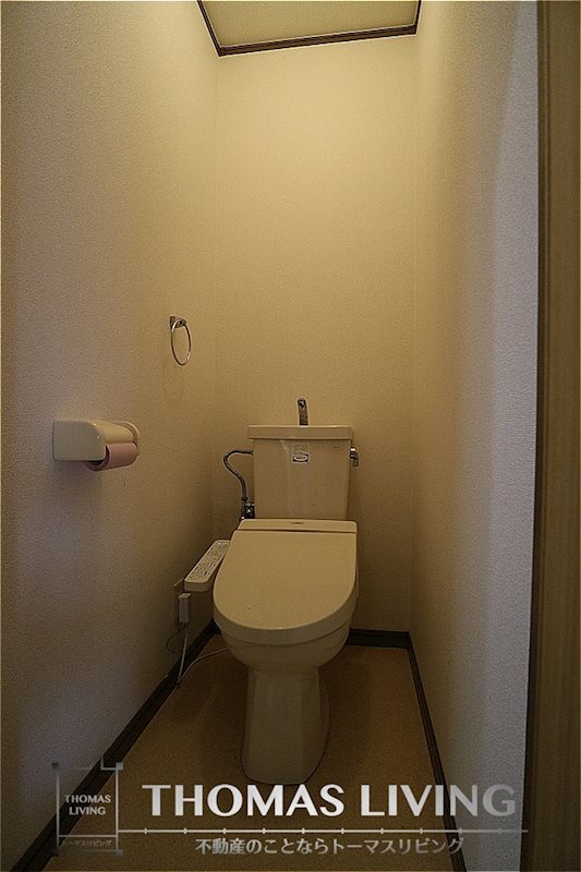 トイレ　嬉しいウォシュレット付きですよ。