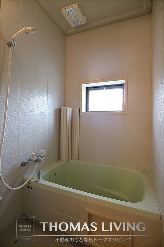 バス・シャワールーム　小窓があり換気がしやすいですね。