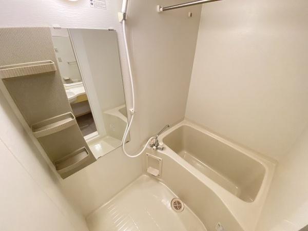 バス・シャワールーム　大型浴槽！