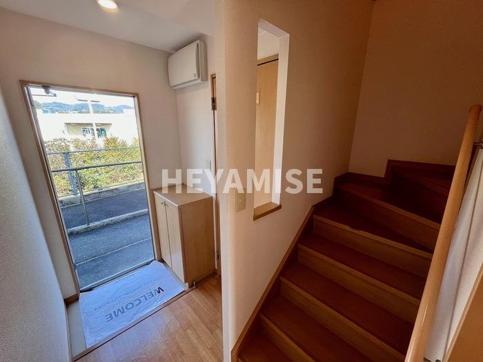 玄関　※室内画像は類似物件のもの