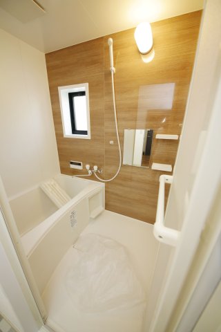 バス・シャワールーム　別部屋同間取りのお写真となります。参考にご覧くださいませ。現