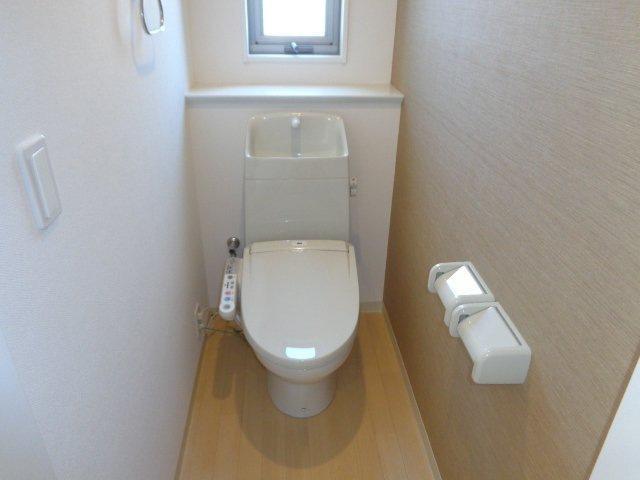 トイレ　温水洗浄便座