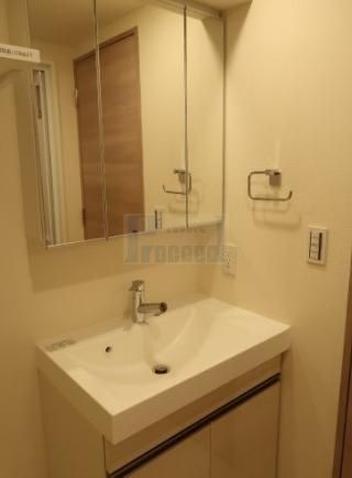 洗面設備　使いやすい独立洗面台☆