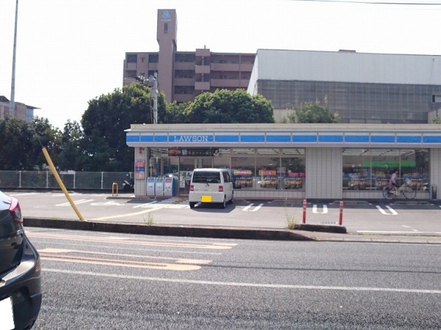 コンビニ　ローソン高知北本町四丁目店（コンビニ）まで439m