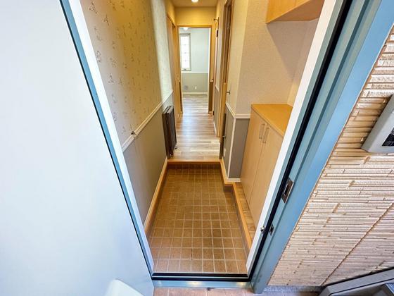 玄関　※別部屋の写真です