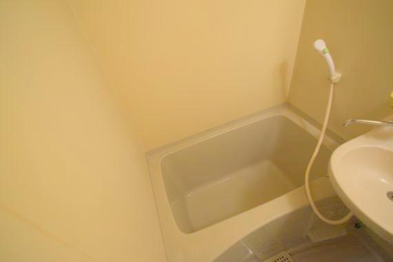 バス・シャワールーム　ゆったりくつろげるお風呂場です。