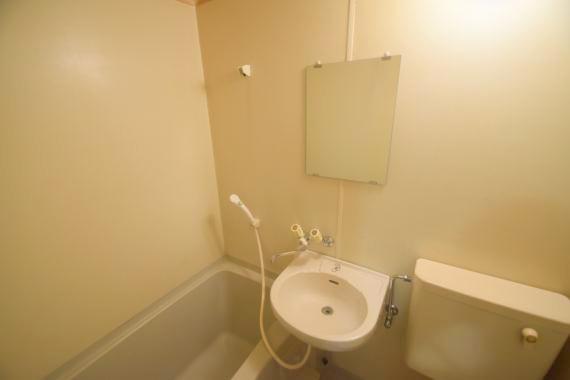 洗面設備　洗面台があれば朝の用意がはかどります。