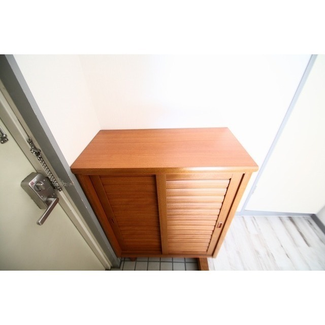 玄関　下駄箱付き