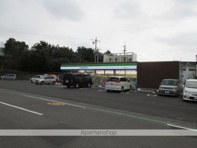 コンビニ　ファミリーマート（コンビニ）まで1200m