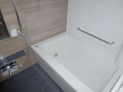 バス・シャワールーム　嬉しい追い焚き・浴室乾燥機付きです♪