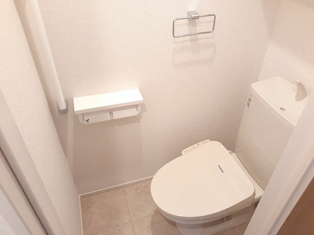 トイレ　清潔感のあるトイレです
