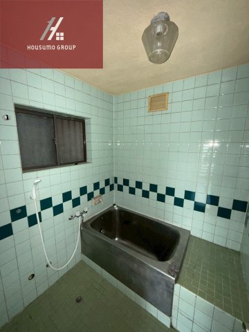 バス・シャワールーム　落ち着いた空間のお風呂です