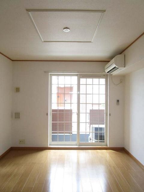 居室・リビング　広々とした明るいリビングです。