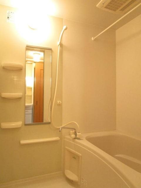 バス・シャワールーム　追い焚き機能付きです。