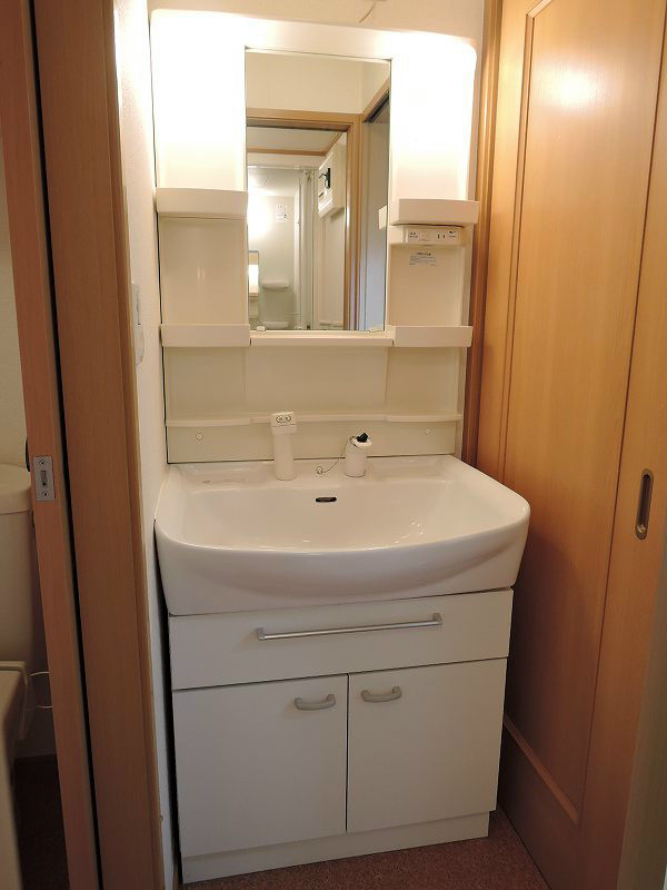 洗面設備　忙しい朝に便利なシャンプードレッサーです。