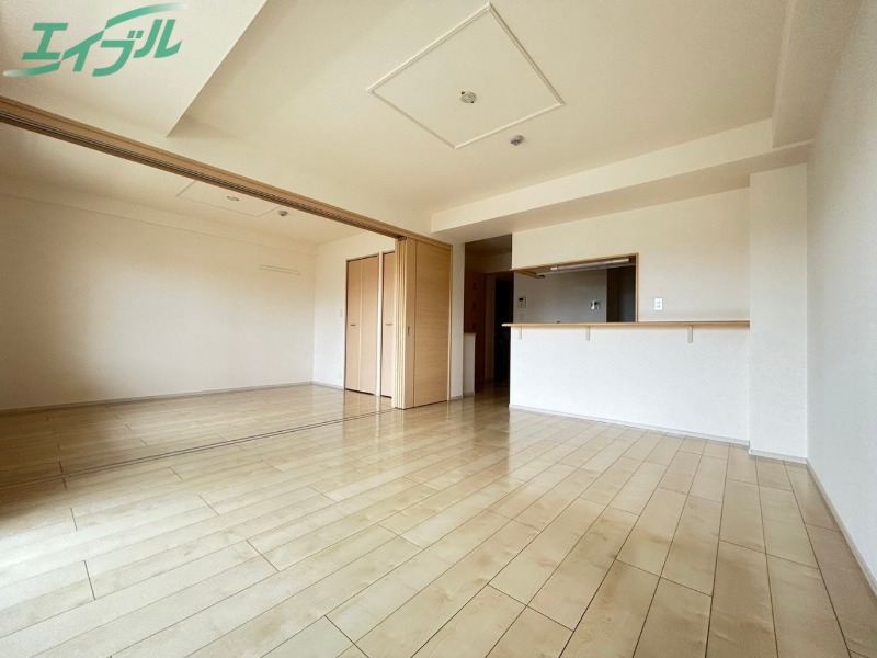 居室・リビング　同物件別室写真