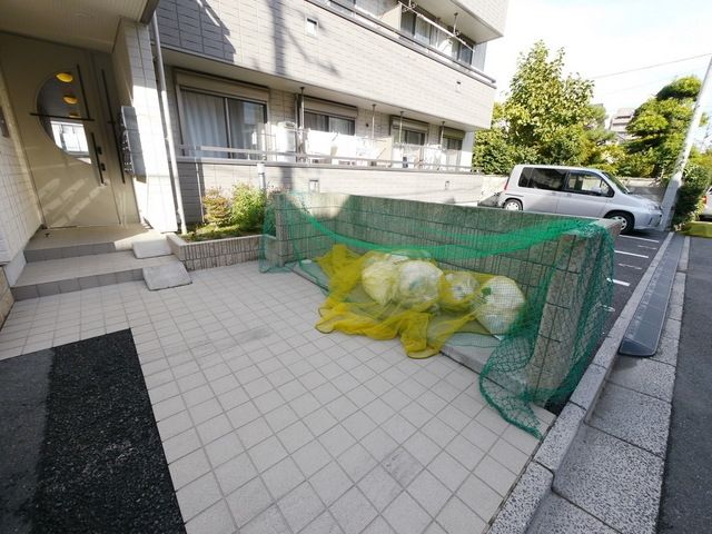 エントランス　★エントランスとゴミ置場★