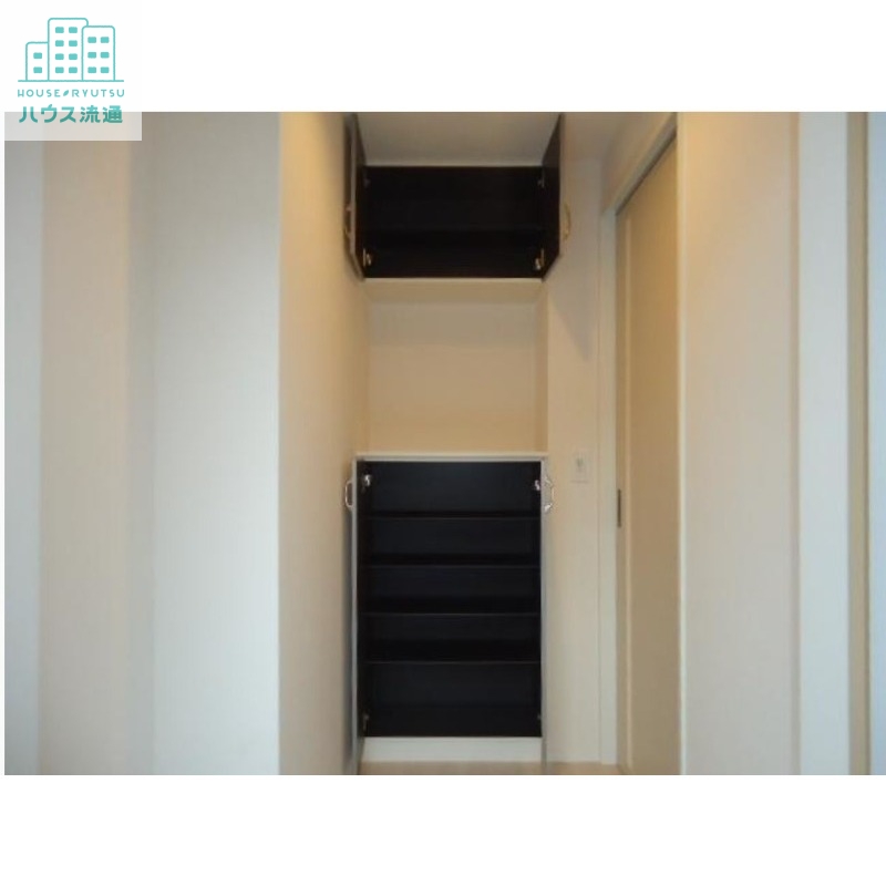 玄関　※別号室の写真です