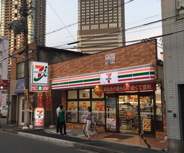 コンビニ　セブンイレブン 梅田スカイビル東店（コンビニ）まで200m