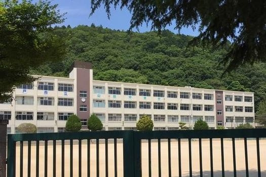 中学校　山田中学校（中学校）まで1000m