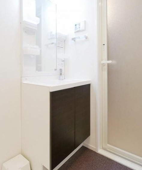 洗面設備　独立洗面台で身支度をすべて済ませてしまいましょう