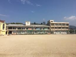 小学校　津山市立高倉小学校（小学校）まで532m