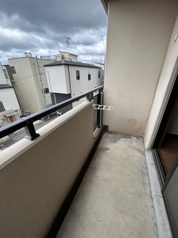 バルコニー　開放的で明るい空間を演出してくれるバルコニーです