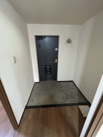 玄関　収納もある玄関です