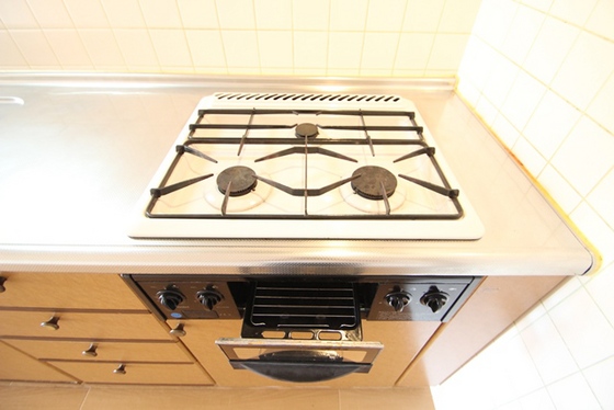 キッチン　※同物件別部屋の写真です。