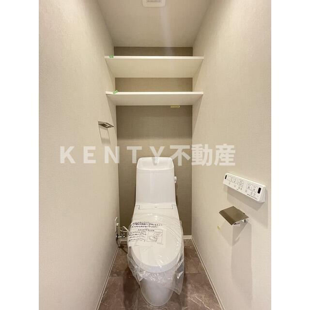 トイレ　落ち着いた色調のトイレです