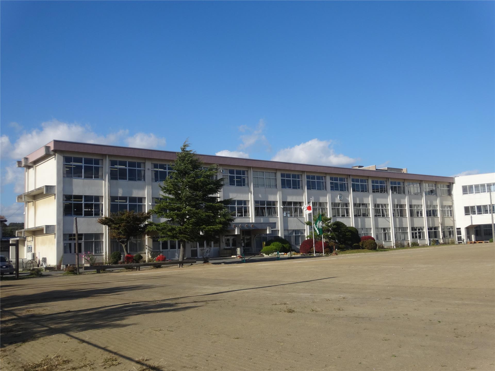 中学校　八戸市立三条中学校（中学校）まで2354m