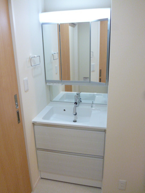 洗面設備　★３面鏡の大きな洗面台★