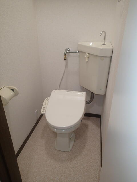 トイレ　温水洗浄便座付