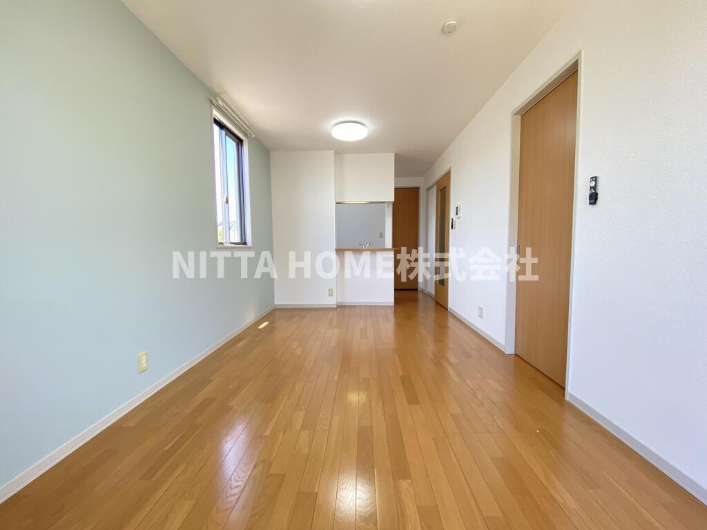 居室・リビング　明るいリビングです!(^^)!