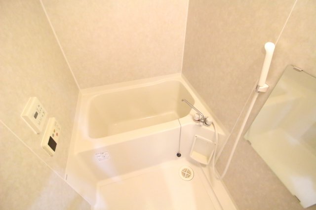 バス・シャワールーム　同物件別部屋写真