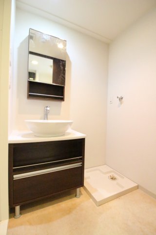 洗面設備　同物件別部屋写真